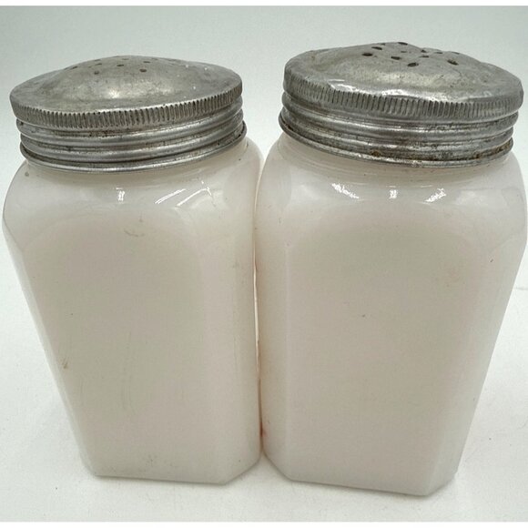 VTG Hazel Atlas Large Red Skating Dutch Salt Pepper Range Shakers Milk Glass - Picture 5 of 10